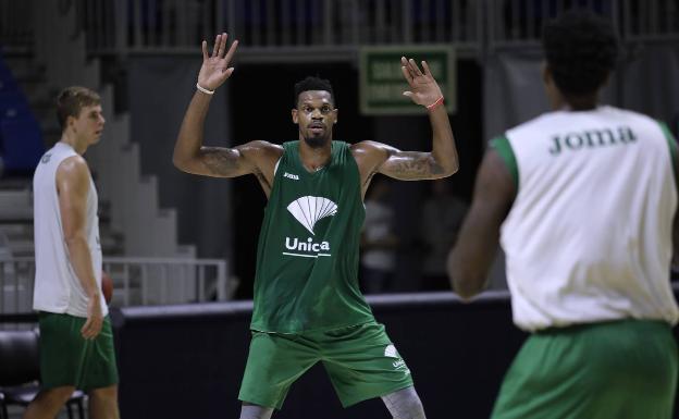 El Unicaja añora el músculo