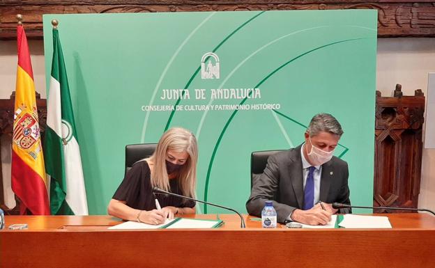 La Junta fomentará en Badalona la cultura andaluza tras firmar un acuerdo con su alcalde