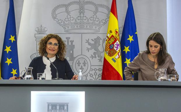 La portavoz y la ministra de Igualdad chocan por la vigencia de la Monarquía parlamentaria