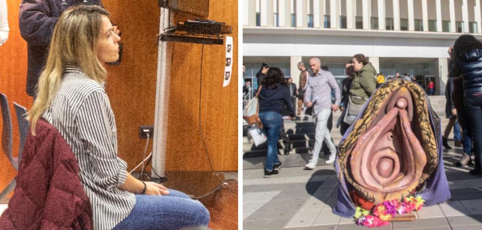 Comienza el juicio a la mujer que procesionó una vagina como si fuese una virgen en Málaga 1 Comienza el juicio a la mujer que procesionó una vagina como si fuese una virgen en Málaga 1