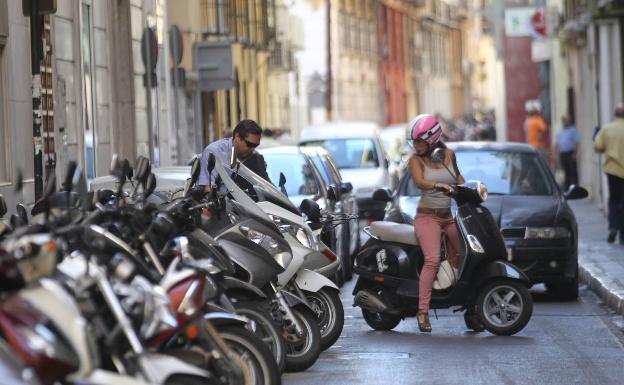 Coronavirus Málaga: Las motos y los ciclomotores se convierten en los vehículos de la nueva movilidad