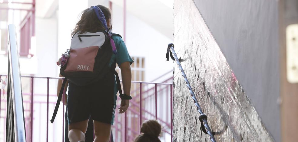 Coronavirus Málaga: Salud declara un brote con 12 positivos de Covid-19 en una clase de un colegio de Antequera 2 Coronavirus Málaga: Salud declara un brote con 12 positivos de Covid-19 en una clase de un colegio de Antequera 2