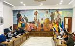 Imagen de la reunión celebrada en el salón de plenos./SUR