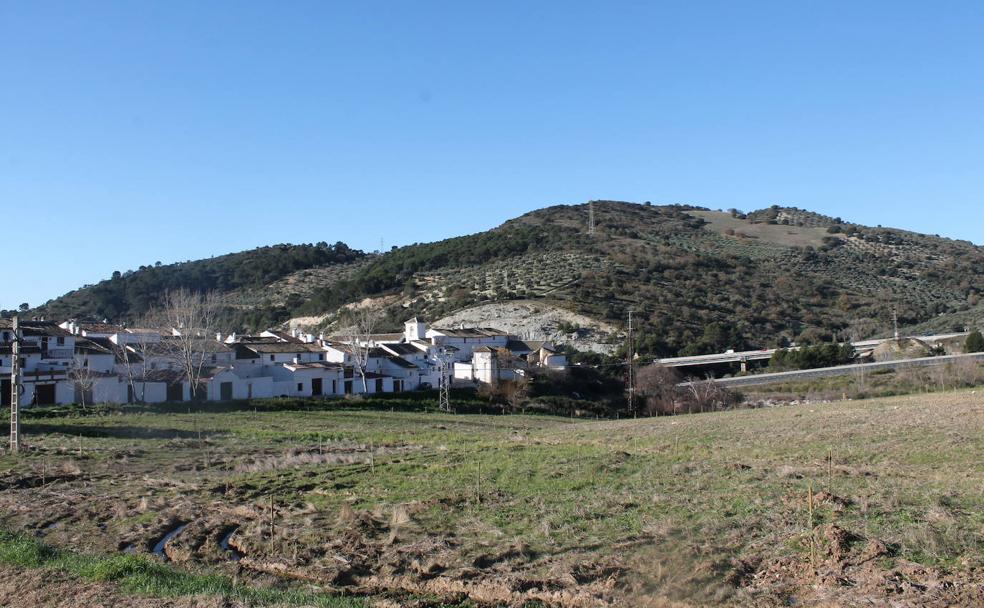 Así se vive hoy en Villanueva de Cauche, la aldea malagueña que fue el último feudo de Europa