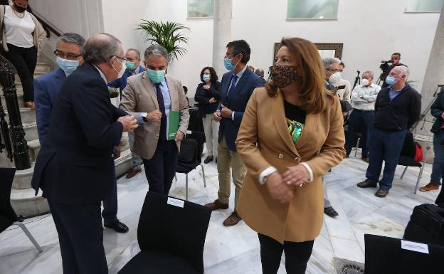 Bendodo insta al PSOE y Adelante a «poner a los andaluces por encima de los intereses de partido»