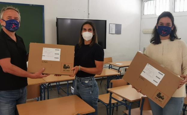 Educación reparte en Málaga 17.300 ordenadores portátiles en 600 centros educativos