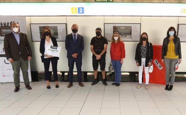 La exposición del X Maratón Fotográfico Fernando González abre sus puertas en la estación de Metro de El Perchel