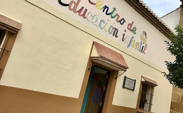 Seis aperturas frente a tres nuevos cierres de aulas por Covid-19 en el inicio de semana en Antequera