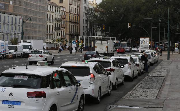 El taxi se moderniza: precio cerrado, opción de compartir viaje y pago con tarjeta o 'app'