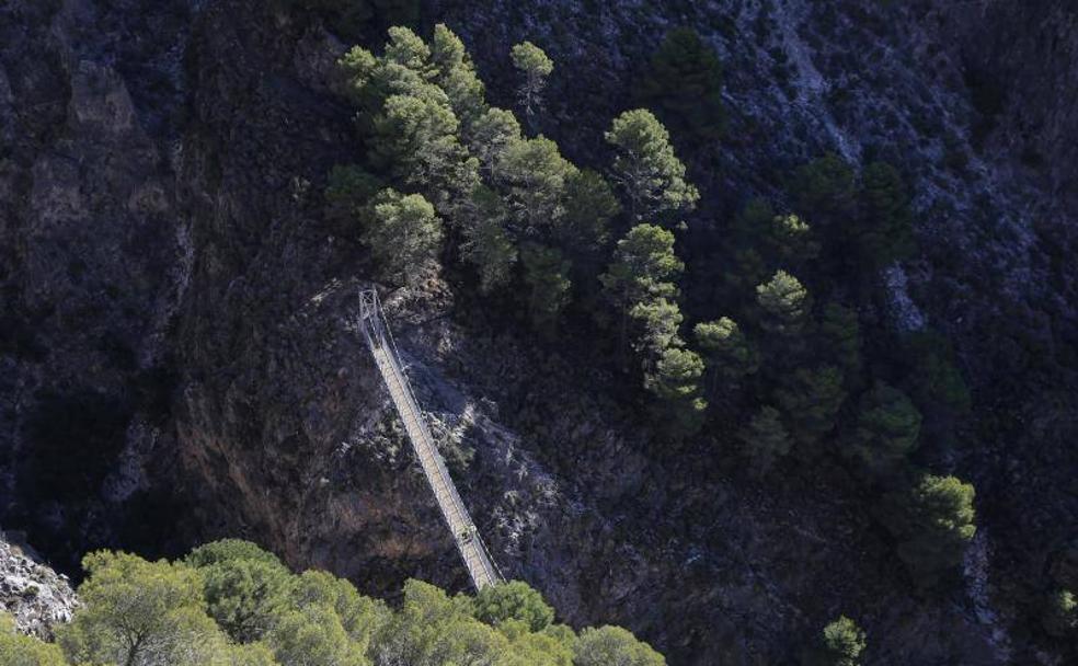 Un puente de vértigo en el Caminito del Rey de la Axarquía