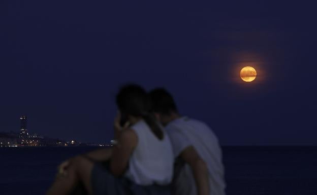 La 'luna azul' iluminará la noche de 'Halloween' más atípica
