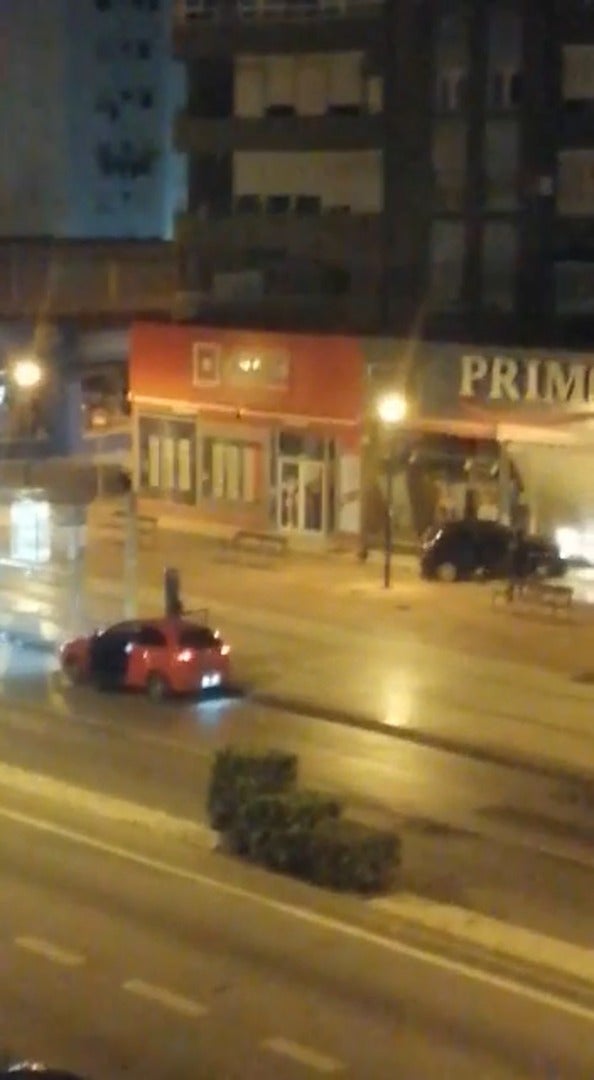 Roban en el Primor de Carretera de Cádiz rompiendo el cristal del escaparate empotrando un coche