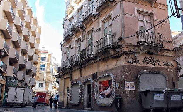 Un edificio abandonado de la calle Comedias albergará ocho nuevos apartamentos turísticos en Málaga