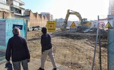 Derriban el edificio Cirsa para la construcción de pisos en la zona de Los Guindos en Málaga