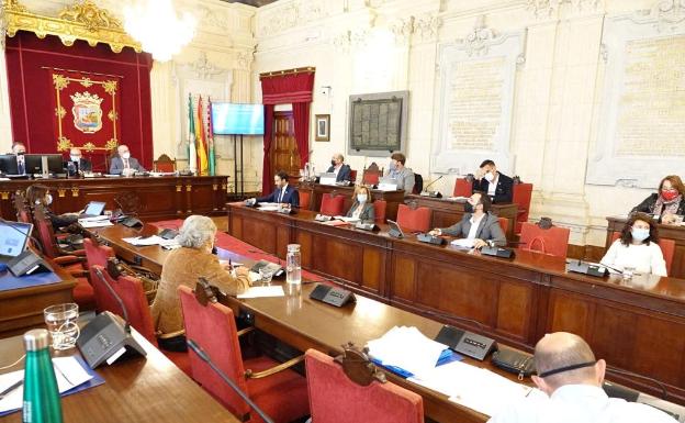 El pleno de Málaga se posiciona en contra de la consulta ciudadana para el Astoria y esperará al pronunciamiento de los técnicos de la Junta