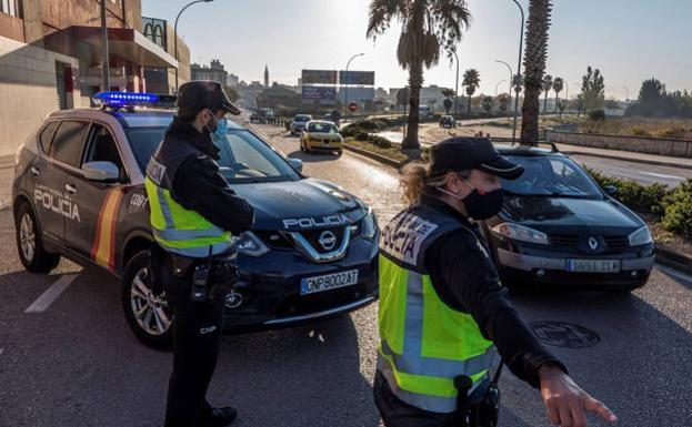 Cuarenta millones de españoles se encierran para tratar de salvar la Navidad