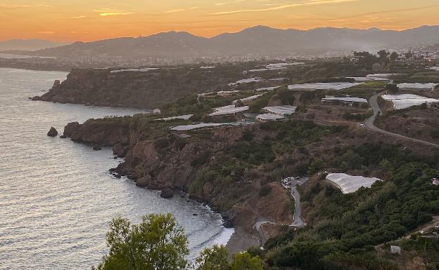 Nerja elabora una red con 15 senderos para recorrer sus espacios naturales