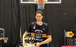 Birutis con el galardón de mejor jugador del mes de septiembre./ACB FOTOS