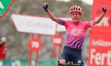 Carthy conquista el Angliru y Carapaz recupera el maillot rojo