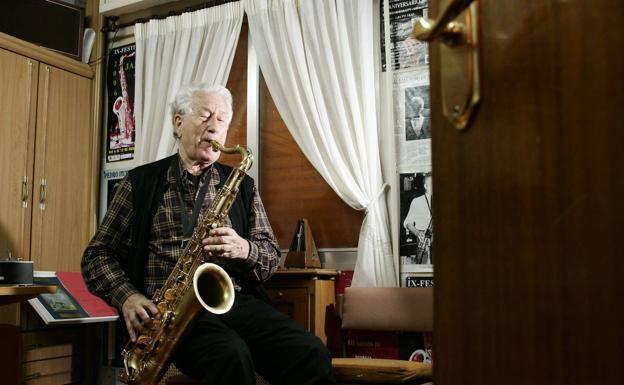 Muere Pedro Iturralde, el safoxonista navarro que inventó el jazz flamenco