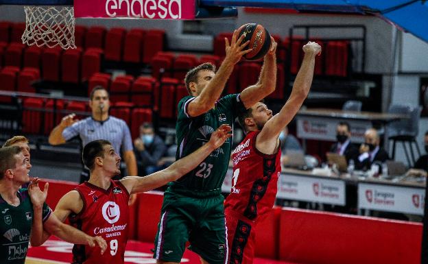 Un 'boquete' en el rebote lastra al Unicaja