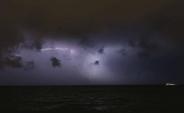 El temporal deja lluvias de hasta 140 litros y cuatro carreteras cortadas en la provincia