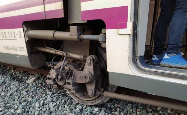 Una riada provoca el descarrilamiento de un tren entre Almargen y Campillos