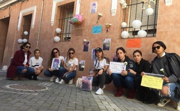 «Salía todas las noches de fiesta, nos decía que la niña estaba a cargo de una cuidadora»