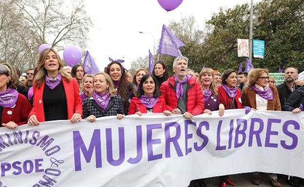 El feminismo acusa al Gobierno de «conducta coactiva» por la Ley Trans