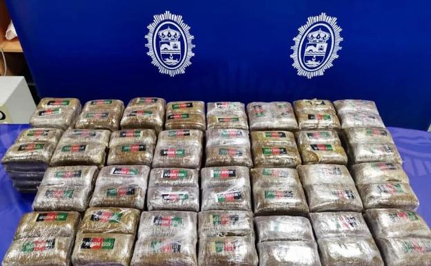 Incautado un fardo de 32 kilos de hachís en las playas de Rincón de la Victoria