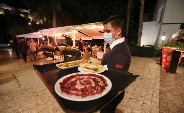 La última cena antes del cierre adelantado por la Covid-19 en Málaga