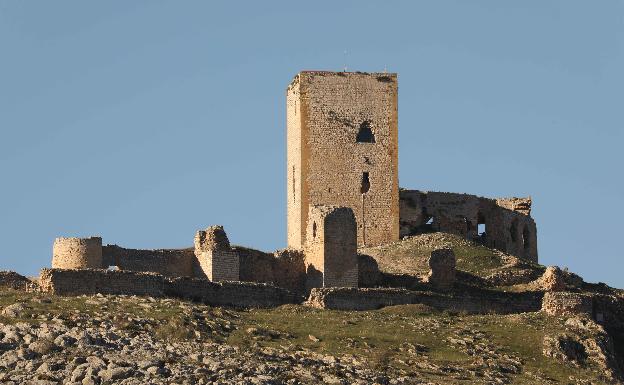 La Diputación restaurará las estructuras medievales del Castillo de Teba