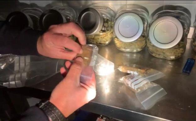 Un incendio en una vivienda de Benalmádena destapa una plantación de marihuana