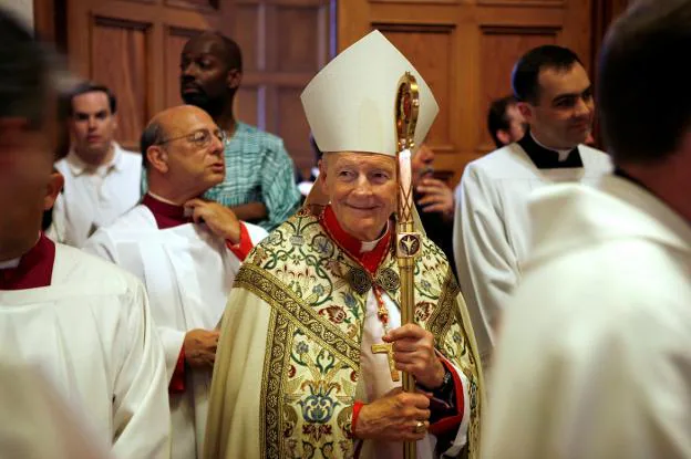 El excardenal Theodore McCarrick, que ahora tiene 90 años, durante una misa en Washington en junio de 2006. Joshua Roberts/reuters/