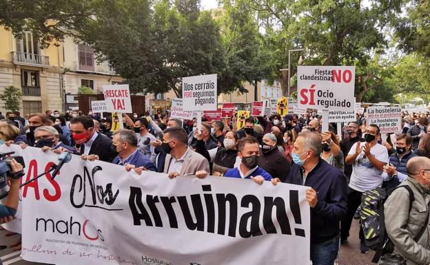 Directo | Protesta de los hosteleros en Málaga por la situación y las restricciones