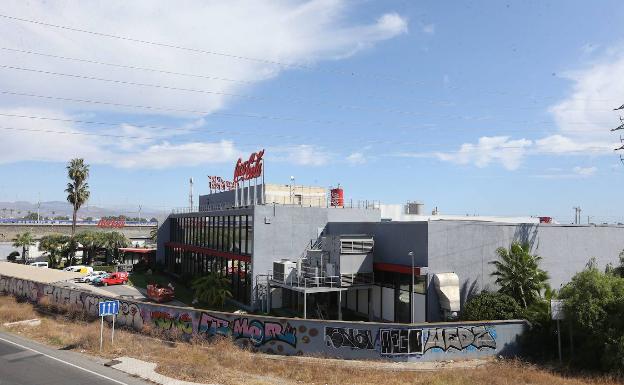 Preacuerdo para el ERE de Coca-Cola en Málaga: prejubilaciones a los 55, despidos incentivados y traslados