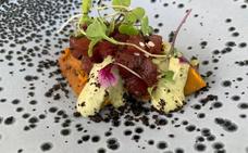 Receta de lúcuma a la brasa con mahonesa de lima y tartar de atún rojo
