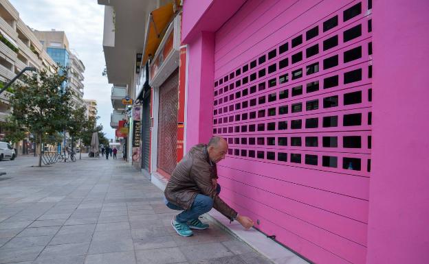 La pandemia y las restricciones a la movilidad apagan la llama del comercio en la provincia de Málaga