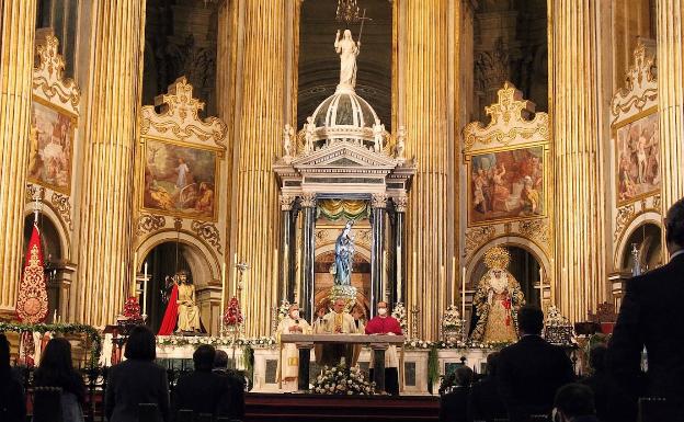 La Cofradía de los Estudiantes celebra sus 75 años con una misa en la Catedral de Málaga