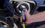 Cókmo se recarga un coche eléctrico/