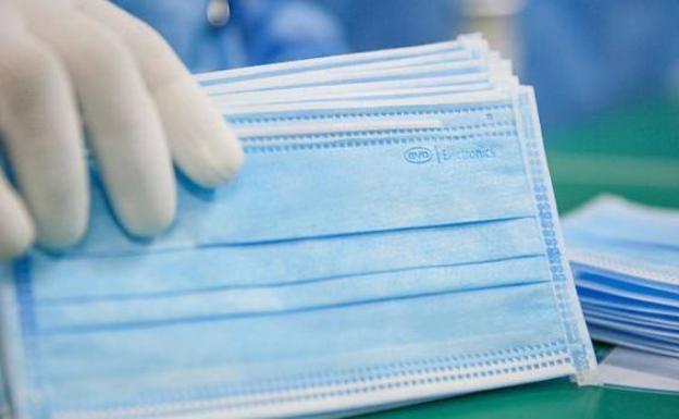El BOE publica la bajada del precio de las mascarillas quirúrgicas