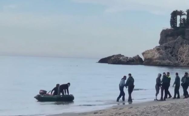 Interceptan una patera con cuatro inmigrantes magrebíes en la playa nerjeña de Burriana