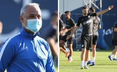 El entrenador del Málaga, Sergio Pellicer, y el capitán del equipo, David Lombán, comentaron el enfrentamiento contra el Coruxo./SALVADOR SALAS