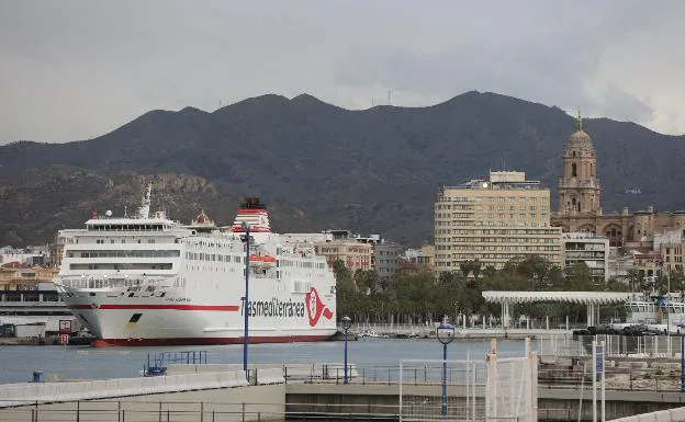 La conexión por ferry entre Málaga y Melilla se reduce al mínimo por las restricciones para viajar