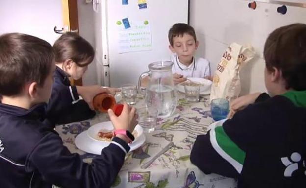 Así vive confinada en un piso de 90 metros una familia de seis miembros contagiada de Covid-19 al completo