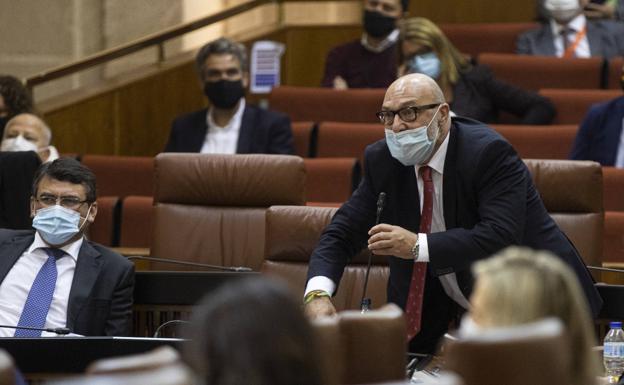 El PSOE-A presenta su petición para suspender al portavoz de Vox por «atentar contra el decoro parlamentario»