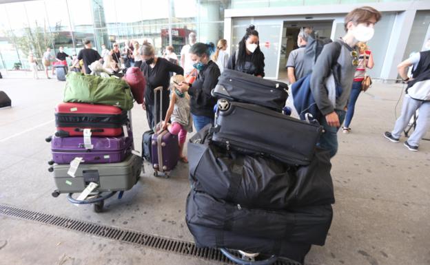 Turistas de 67 países llegarán desde mañana a la Costa del Sol con PCR negativa