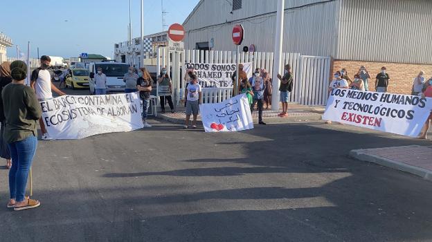 La familia del pescador desaparecido en Caleta de Vélez solicita fondos para pagar el rescate con una empresa