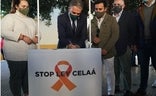 Bendodo firmando su rechazo a la nueva ley educativa./SUR