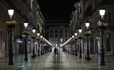 Imagen de calle Larios vacía durante el pasado mes de marzo./mIGUE FERNÁNDEZ